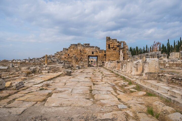 Full-day Pamukkale and Hierapolis Tour from Selcuk or Kusadasi