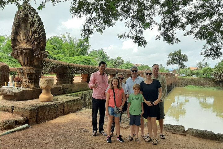 A day Trip Sightseeing Phnom Penh - Siem Reap - Private English Speaking Driver