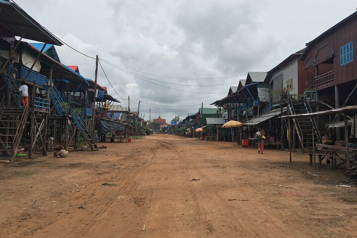 A day Trip Sightseeing Phnom Penh - Siem Reap - Private English Speaking Driver