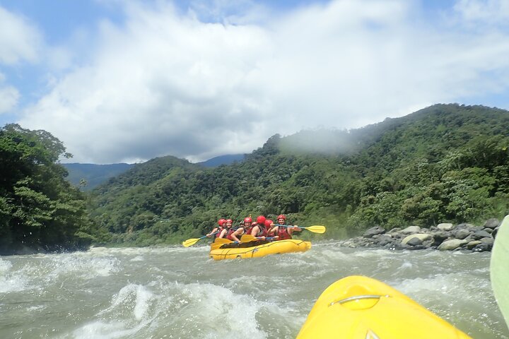 Extreme Rafting in Baños Ecuador Level III & IV +