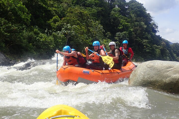 Extreme Rafting in Baños Ecuador Level III & IV +