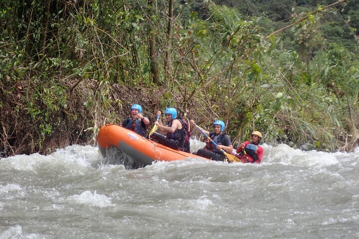 Extreme Rafting in Baños Ecuador Level III & IV +