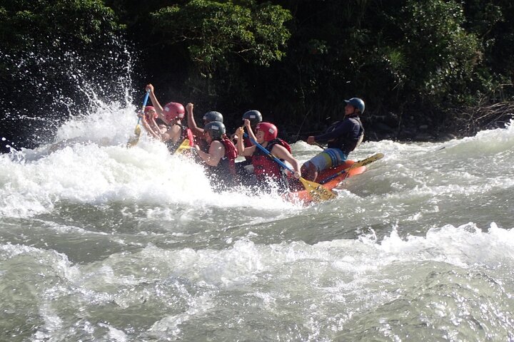 Extreme Rafting in Baños Ecuador Level III & IV +