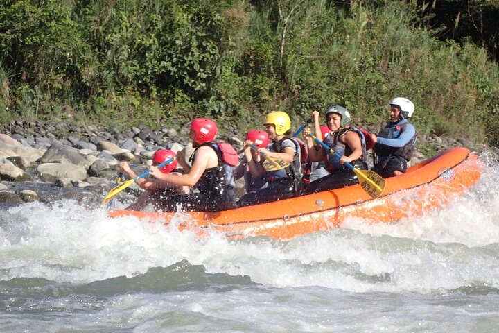 Extreme Rafting in Baños Ecuador Level III & IV +