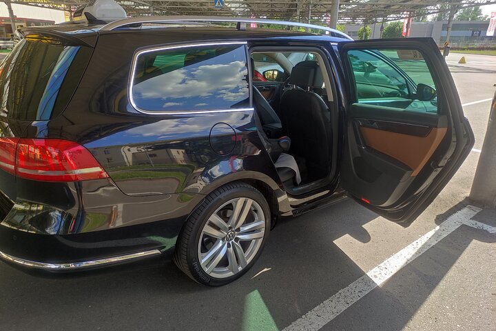 Luxury airport transfer from Lodz to Warszawa Chopin Airport