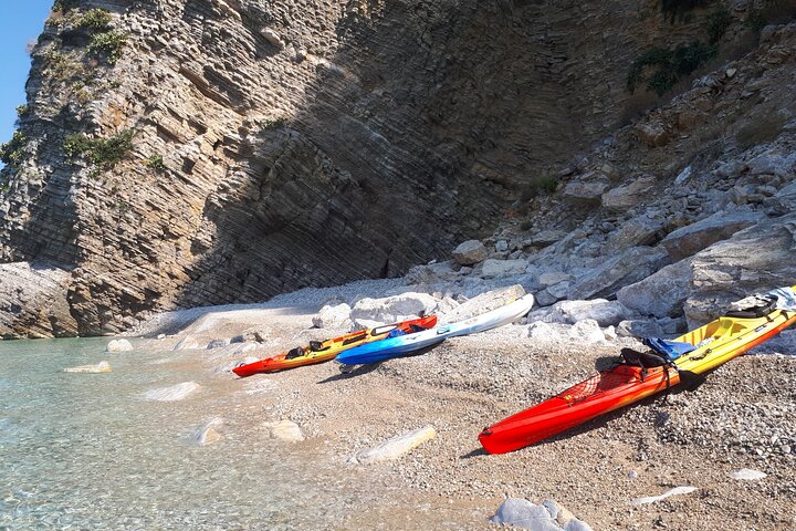 Budva Bay: Kayak & SUP Tour to Coastal Caves