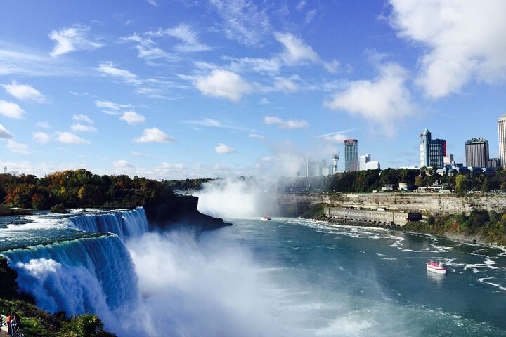 Niagara Falls 2-Day Tour from NYC with Corning & Finger Lakes