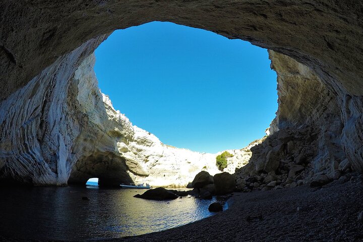 Milos: Half-Day Speedboat Cruise to Kleftiko with snorkeling tour
