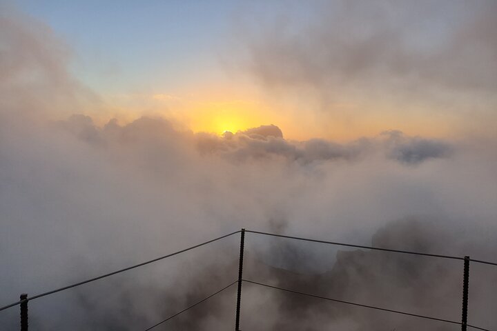 Sunrise in Areeiro Peak