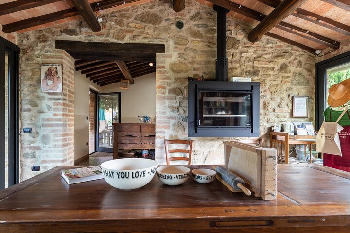 Organic cooking class with a sommelier in an Olive and wine farm