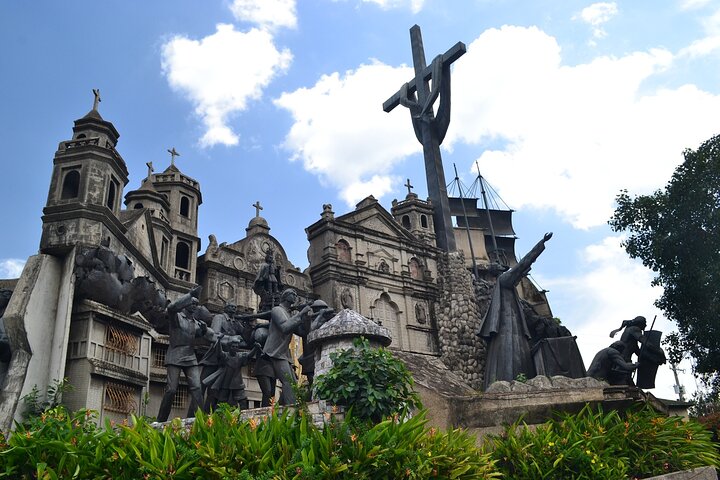 Cebu: Private Twin City Tour +Temple of Leah + Sirao Flower Farm