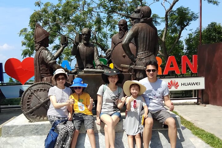 Chocolate hills tour with Tarsier & Loboc river Buffet Lunch (half-day tour)