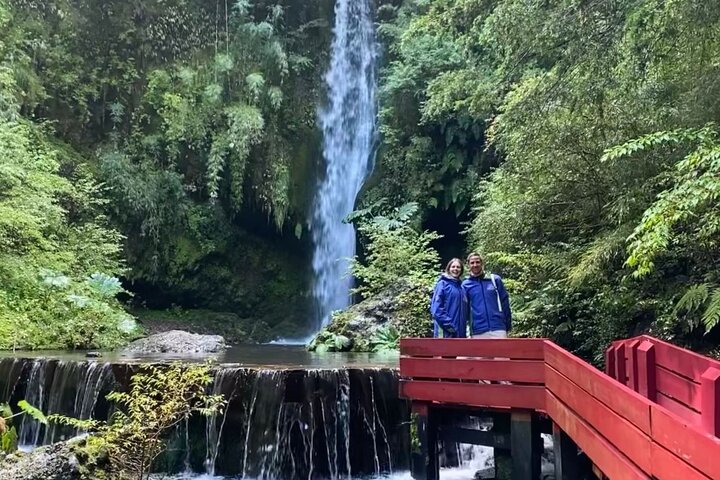 Trekking Mirador el volcano + Geometric hot springs