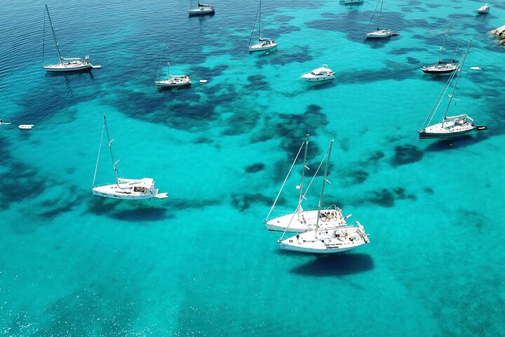 Magdalene Archipelago Sailing Tour | From Santa Teresa