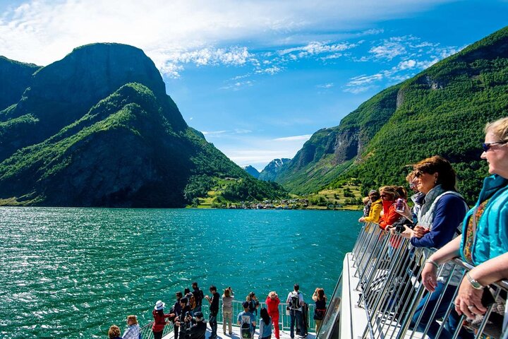 Guided Tour To Nærøyfjorden, Flåm And Stegastein - Viewpoint Cruise
