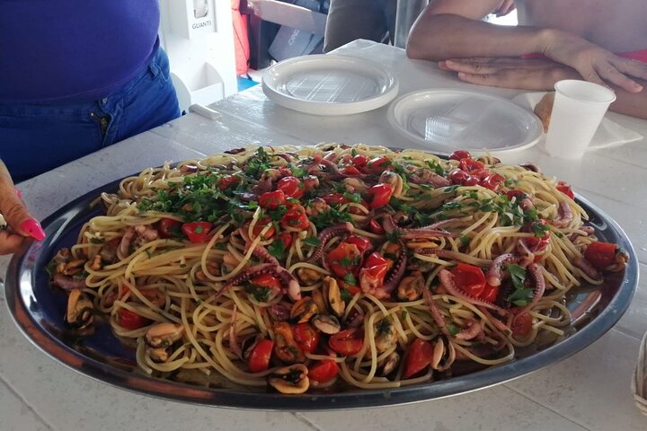 Boat excursion with lunch on board to discover Ischia