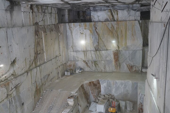 Carrara: Exclusive Marble Cave Tour Adventure in a 4x4