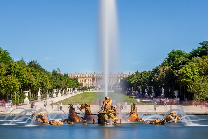 From Paris: Versailles Palace Live Tour with Gardens Access