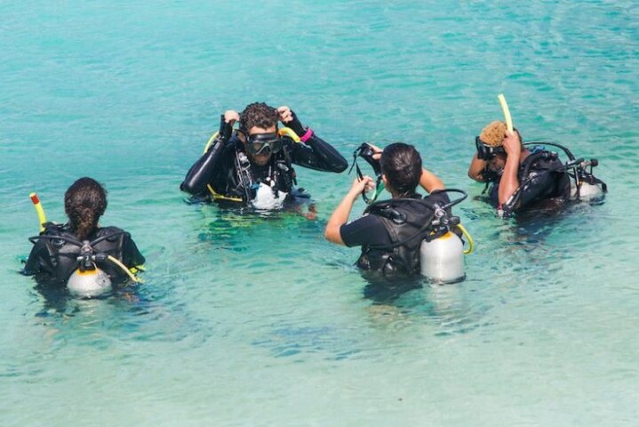 Fujairah: PADI Basic Scuba Diver Course