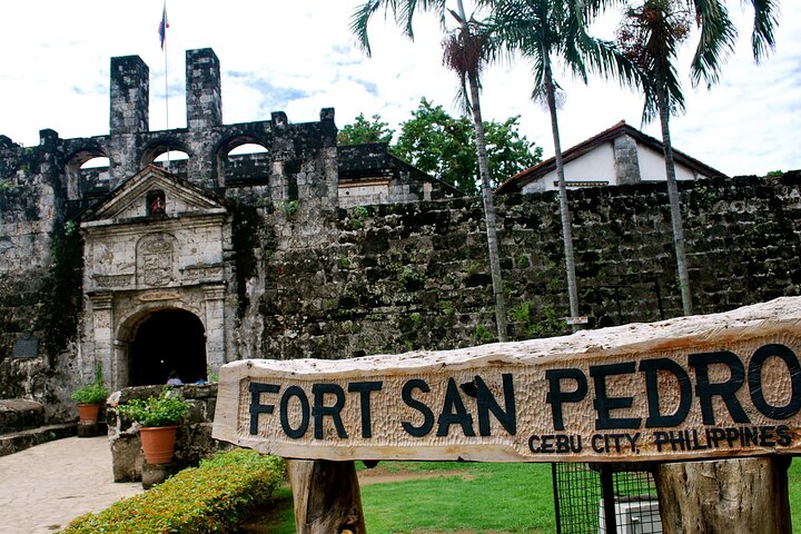 Cebu: Private Twin City Tour +Temple of Leah + Sirao Flower Farm