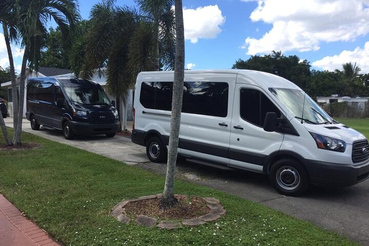 Bahamas North Eleuthera Airport (ELH) to hotels or ferry