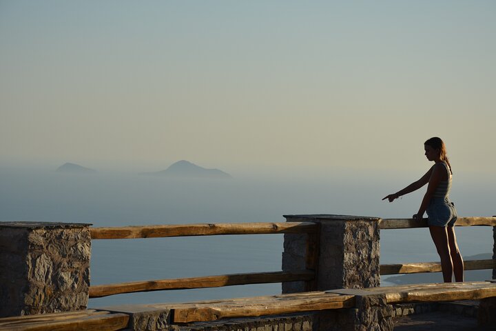 Santorini Highlights Small-Group Tour with Wine Tasting option