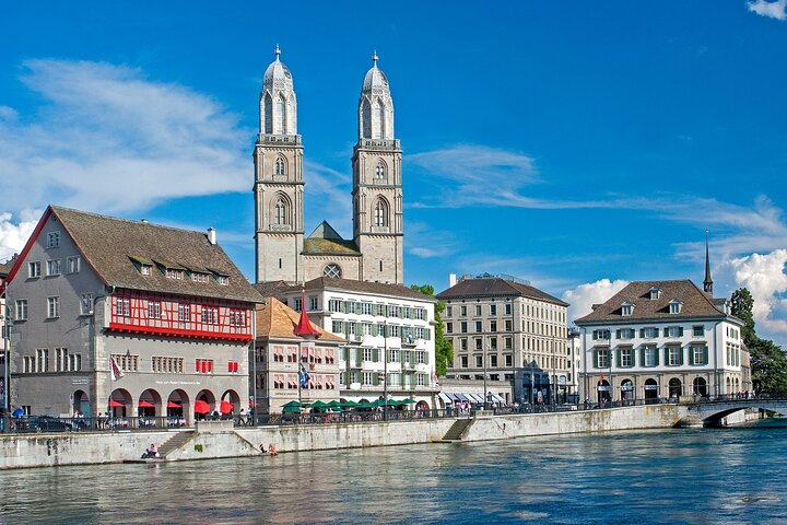 Best of Zurich Tour with Felsenegg Cable Car and Ferry Ride
