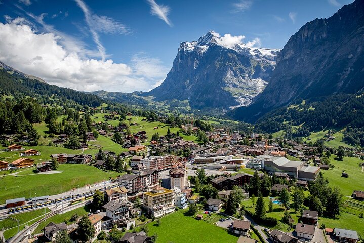 Zurich: Grindelwald, Interlaken & Lauterbrunnen Guided Day Trip