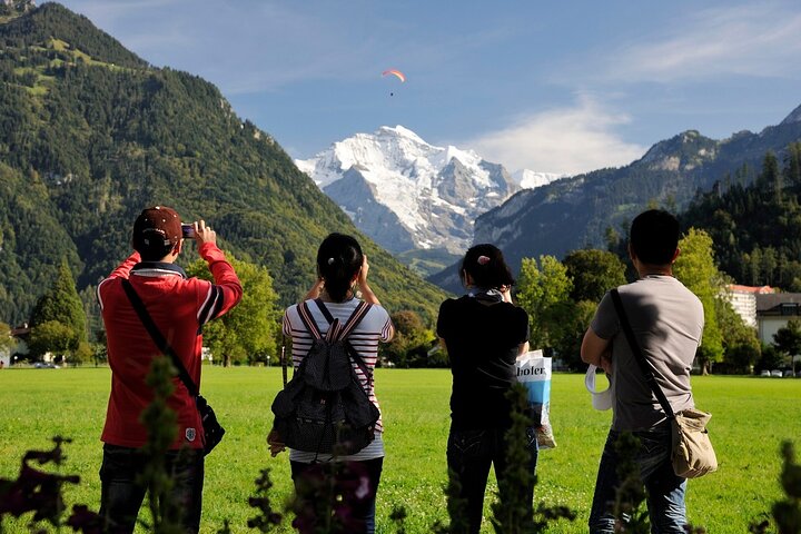 Zurich: Grindelwald, Interlaken & Lauterbrunnen Guided Day Trip