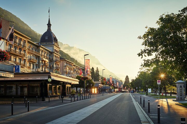 Zurich: Grindelwald, Interlaken & Lauterbrunnen Guided Day Trip