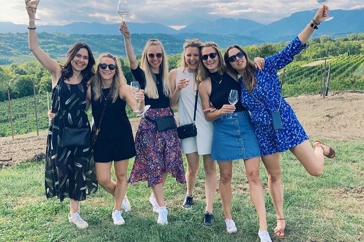 Unconventional Prosecco Tasting with Stunning View on Vineyards