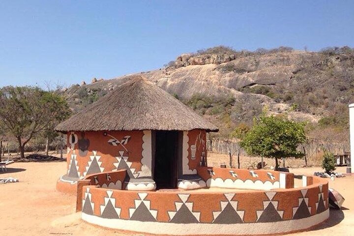 Silunguzi Matopos Village & Rock Paintings Visit !