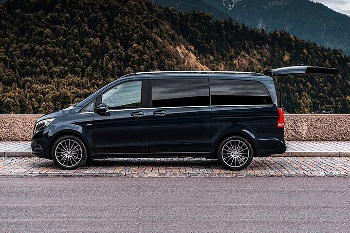 Titisee-Neustadt to Frankfurt one way Private Transfer