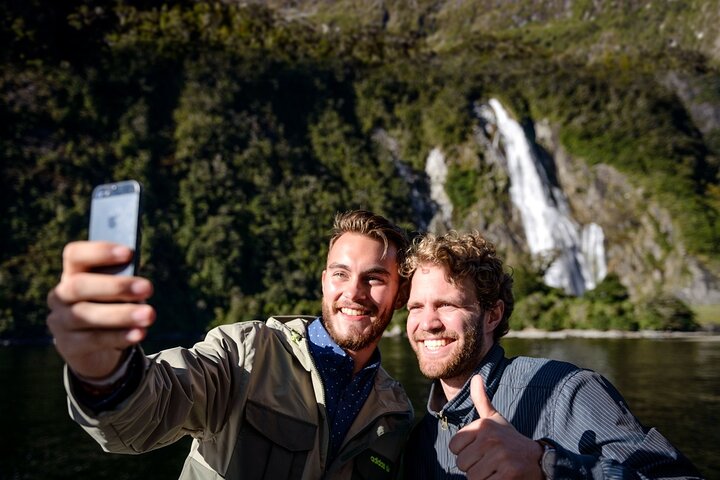 Milford Sound Day Tour with Scenic Cruise from Queenstown