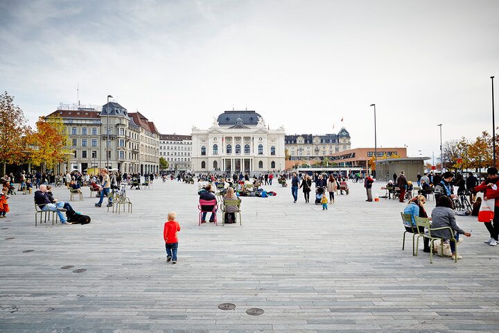 Best of Zurich Tour with Felsenegg Cable Car and Ferry Ride