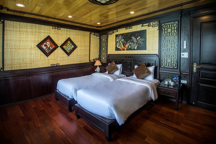 Lan Ha Bay Deluxe Cruise 2D/1N: Kayaking, Swimming at pristine places & meals