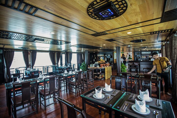 Lan Ha Bay Deluxe Cruise 2D/1N: Kayaking, Swimming at pristine places & meals