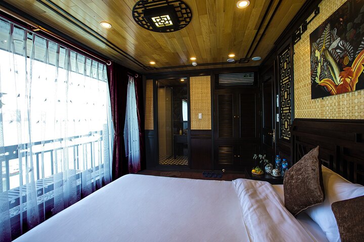 Lan Ha Bay Deluxe Cruise 2D/1N: Kayaking, Swimming at pristine places & meals