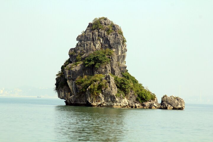 Ha Long Bay Cruise Day Tour - best selling: Kayaking, Swimming, hiking & Lunch