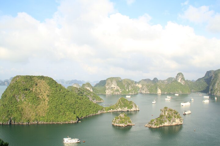 Ha Long Bay Cruise Day Tour - best selling: Kayaking, Swimming, hiking & Lunch