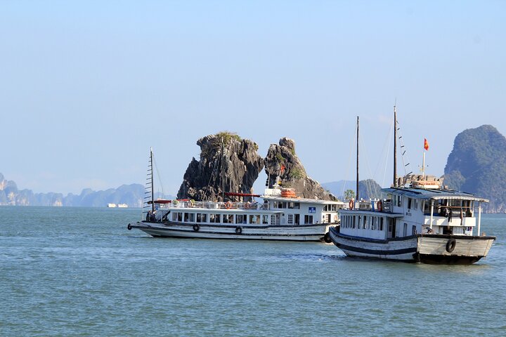 Ha Long Bay Cruise Day Tour - best selling: Kayaking, Swimming, hiking & Lunch