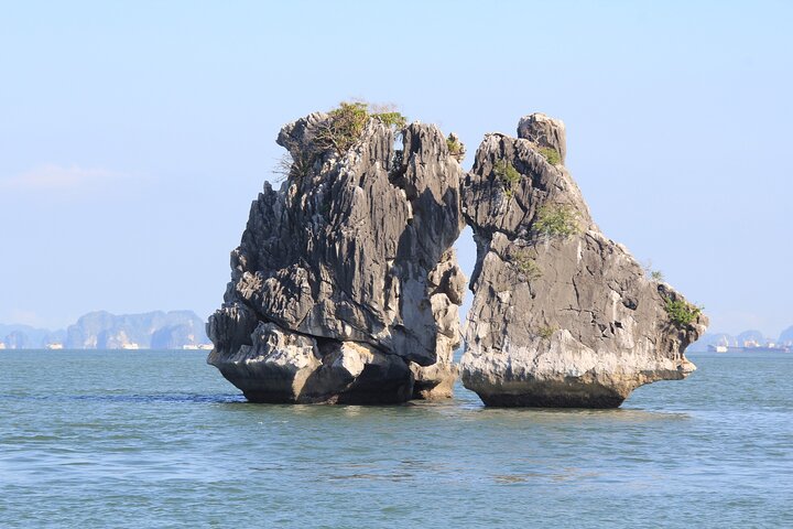 Ha Long Bay Cruise Day Tour - best selling: Kayaking, Swimming, hiking & Lunch