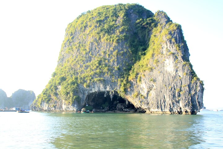 Ha Long Bay Cruise Day Tour - best selling: Kayaking, Swimming, hiking & Lunch