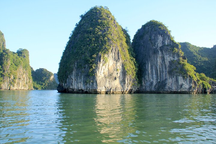 Ha Long Bay Cruise Day Tour - best selling: Kayaking, Swimming, hiking & Lunch