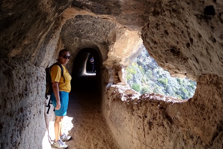 Hike to the Roman aqueduct Peña Cortada