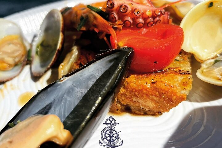 Boat excursion with lunch on board to discover Ischia