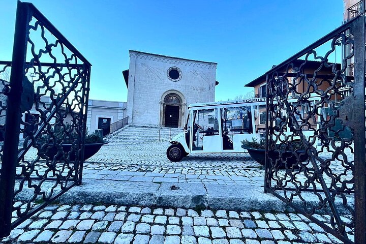 Sightseeing Tour of L'Aquila aboard an Electric Shuttle