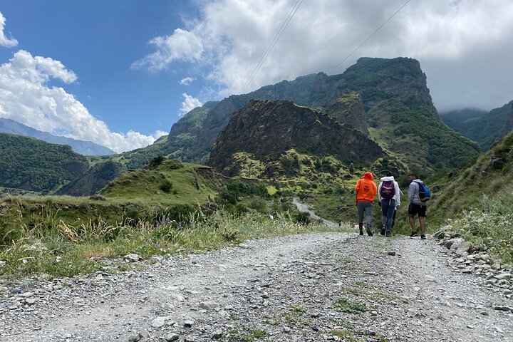 Kazbegi:Hiking to Gveleti Waterfall