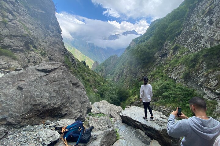 Kazbegi:Hiking to Gveleti Waterfall