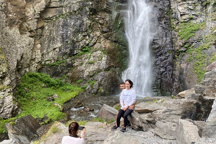 Kazbegi:Hiking to Gveleti Waterfall
